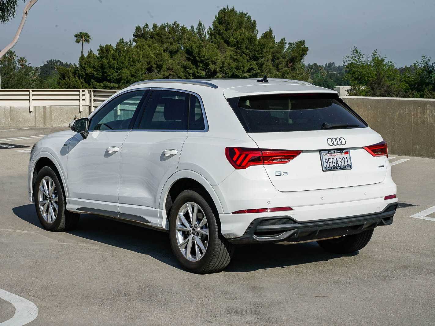 Thumbnail: 2023 Audi Q3 - 2