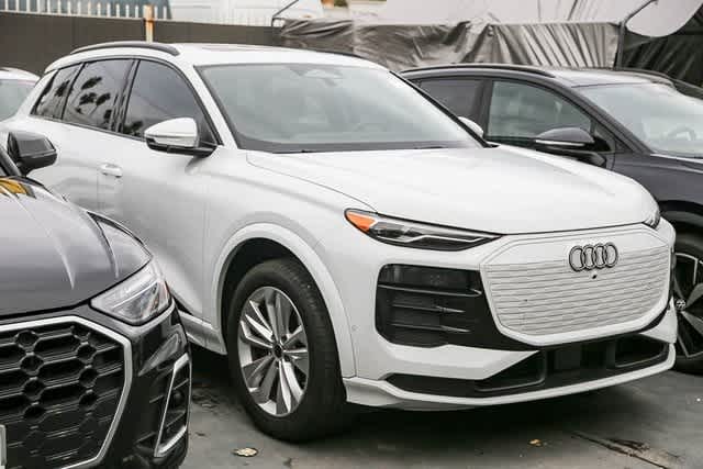 Thumbnail: 2025 Audi Q6 e-tron - 3