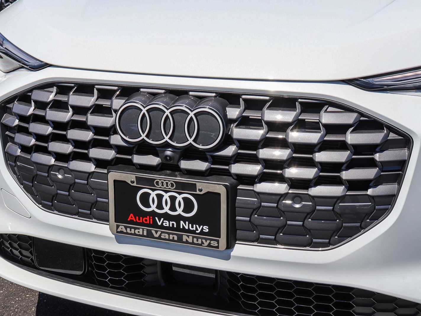 Thumbnail: 2025 Audi Q5 - 8