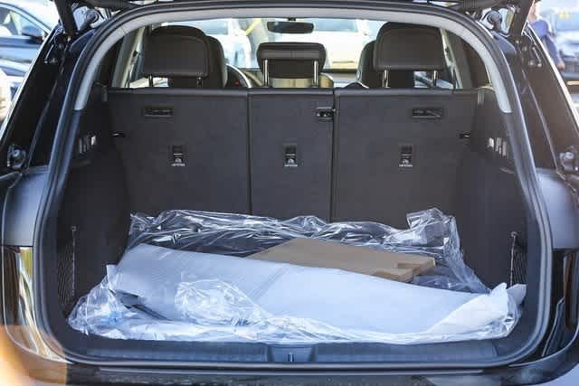 Thumbnail: 2025 Audi Q6 e-tron - 25