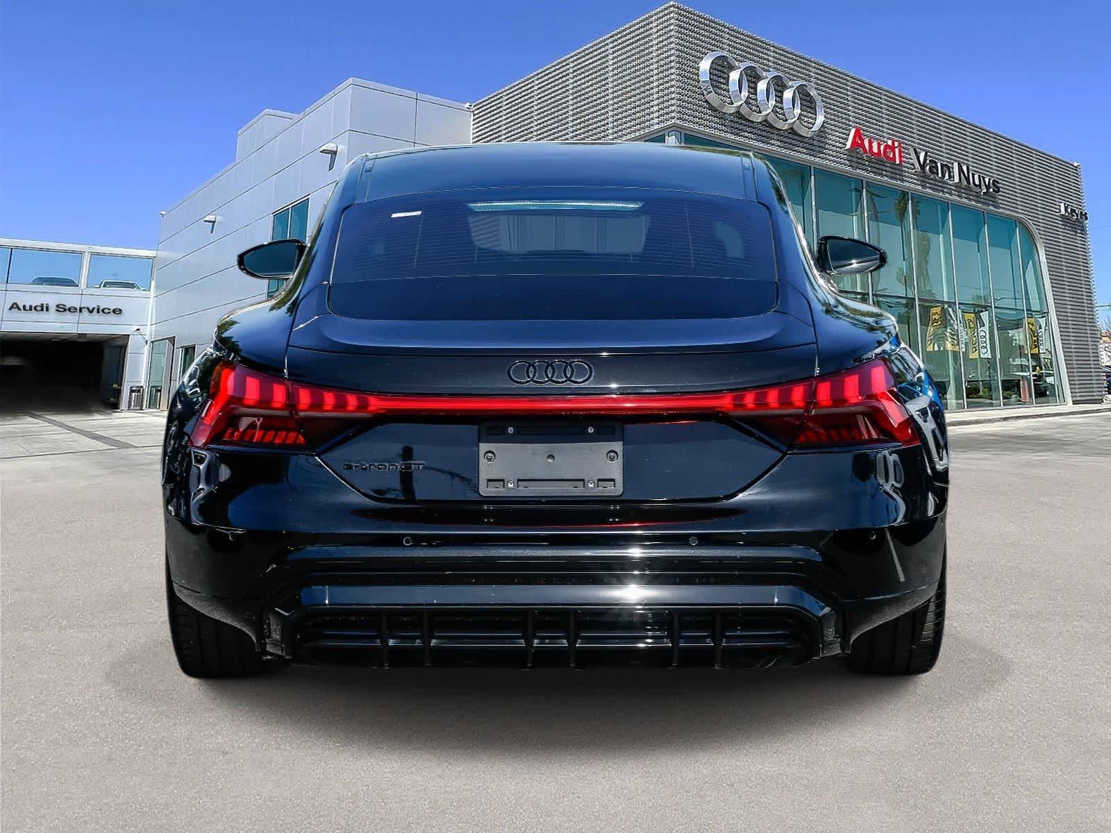 Thumbnail: 2022 Audi e-tron GT - 3