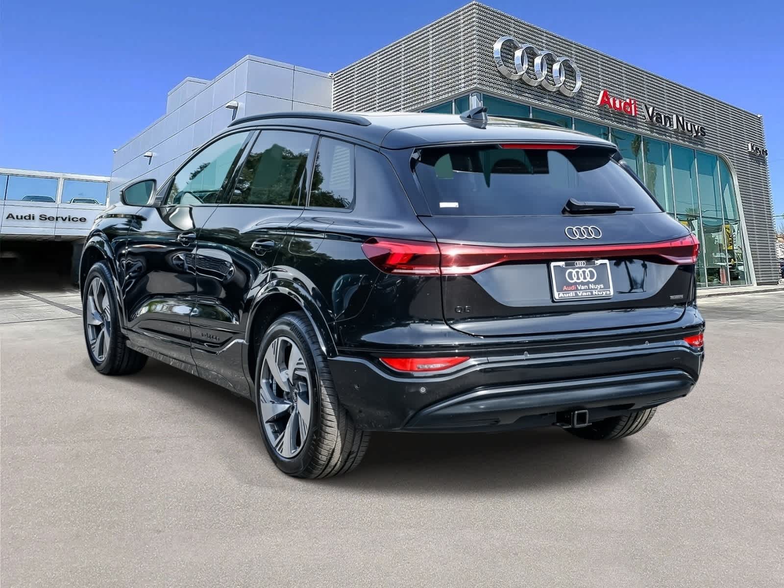 Thumbnail: 2025 Audi Q6 e-tron - 2