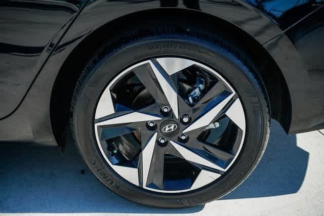 Thumbnail: 2023 Hyundai Elantra - 10