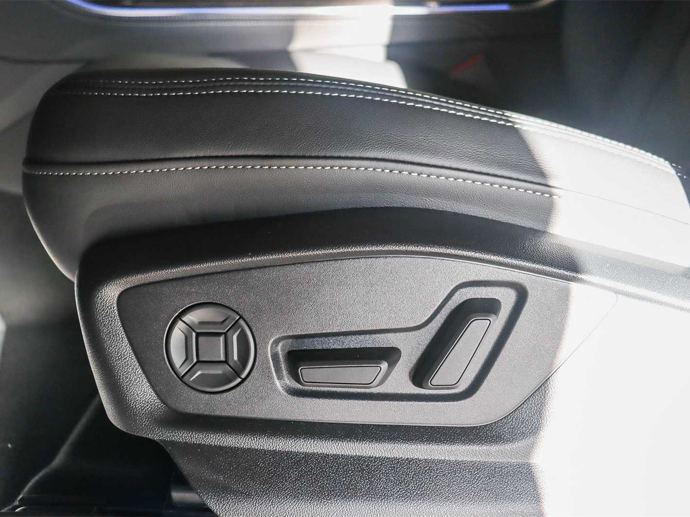 Thumbnail: 2026 Audi Q8 - 21