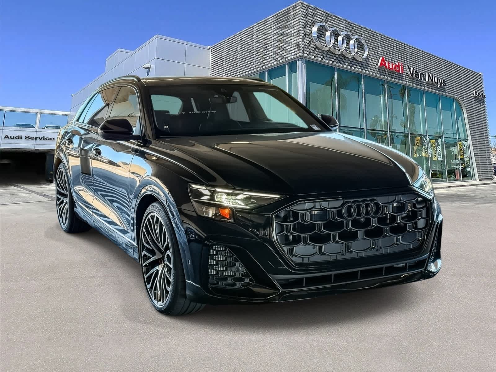 Thumbnail: 2026 Audi SQ8 - 3