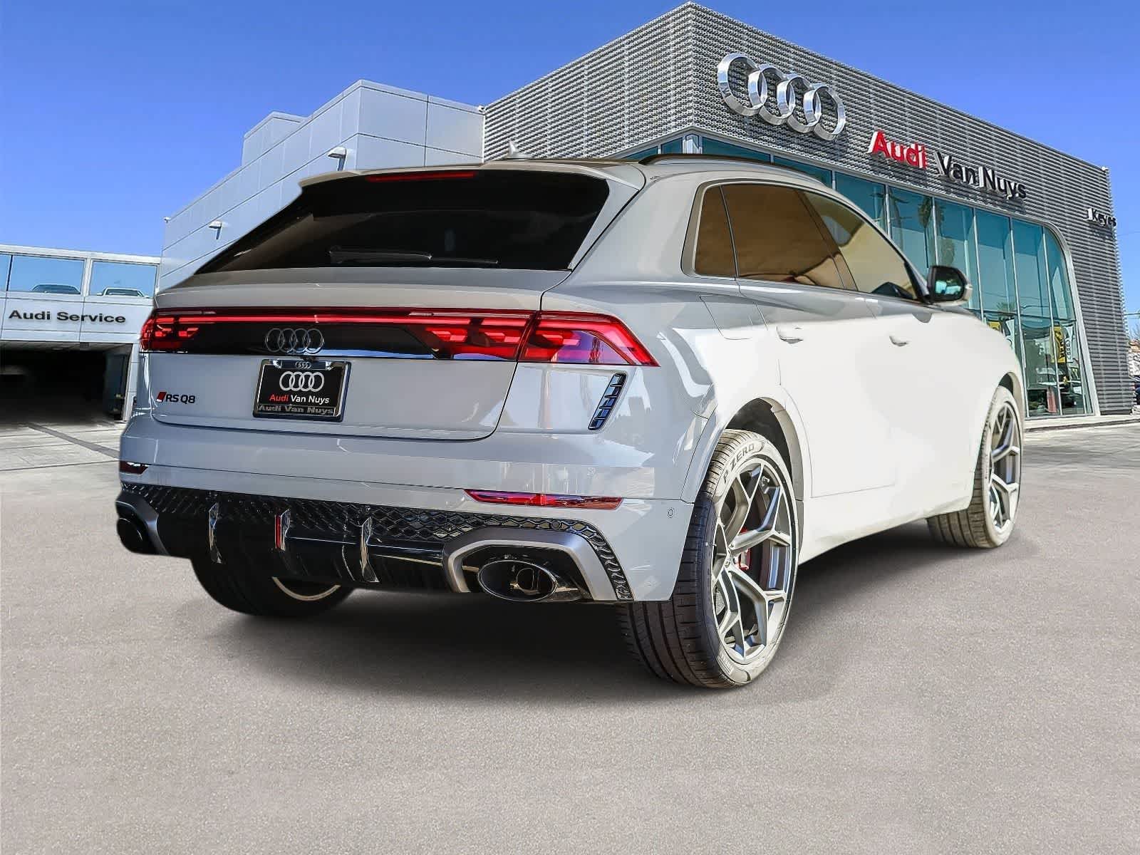 Thumbnail: 2025 Audi RS Q8 - 4