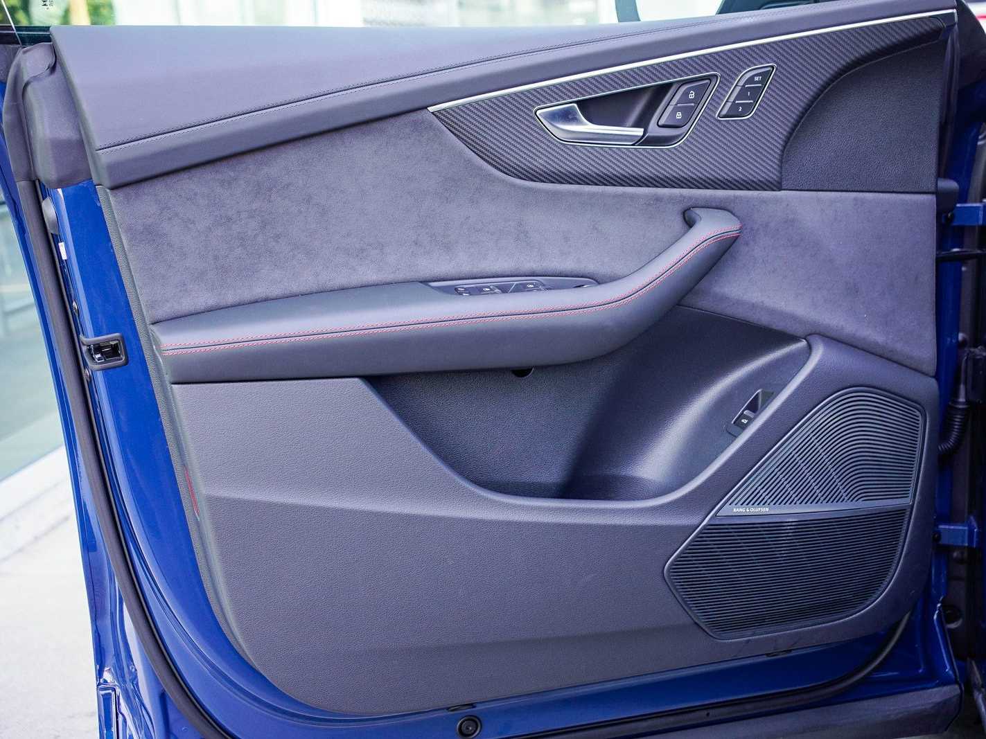 Thumbnail: 2025 Audi RS Q8 - 18