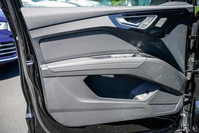Thumbnail: 2023 Audi Q4 e-tron - 18