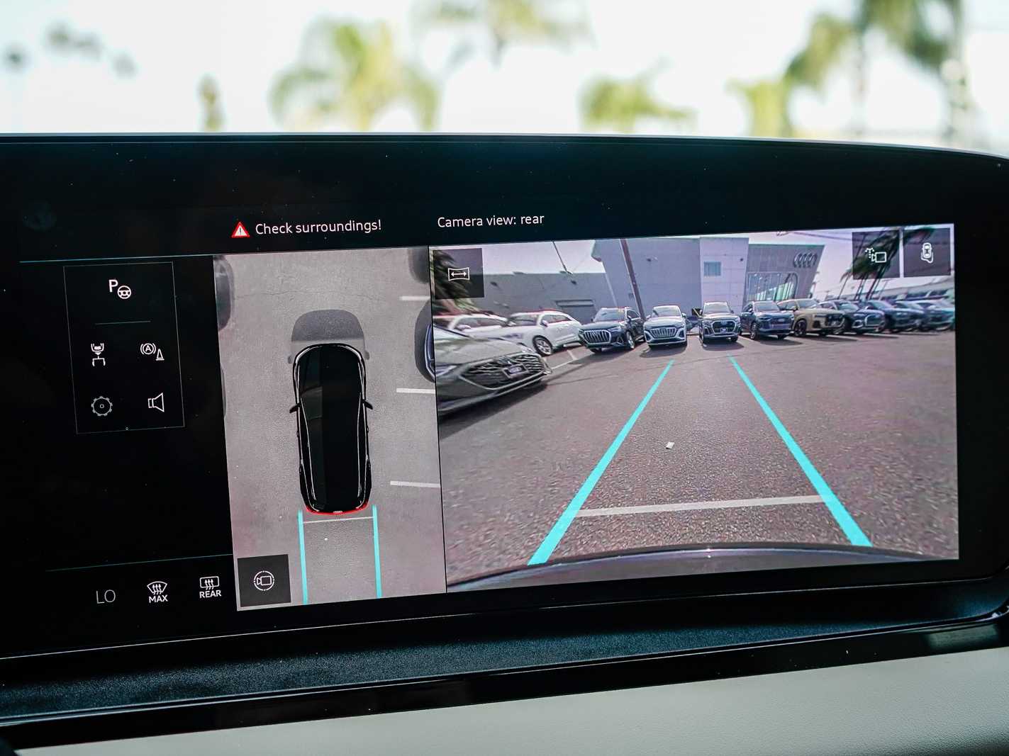 Thumbnail: 2025 Audi Q6 e-tron - 23