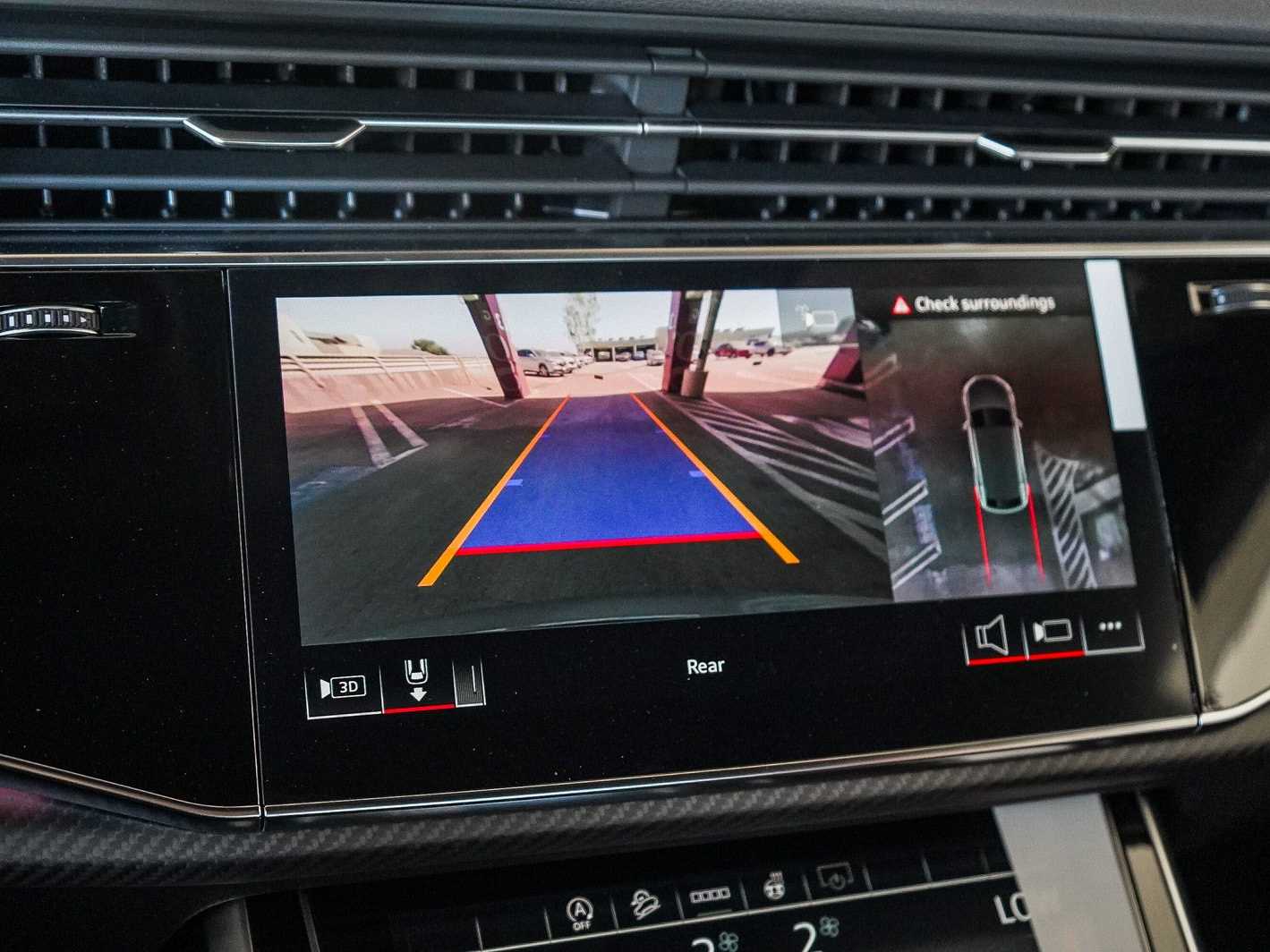 Thumbnail: 2026 Audi SQ8 - 25