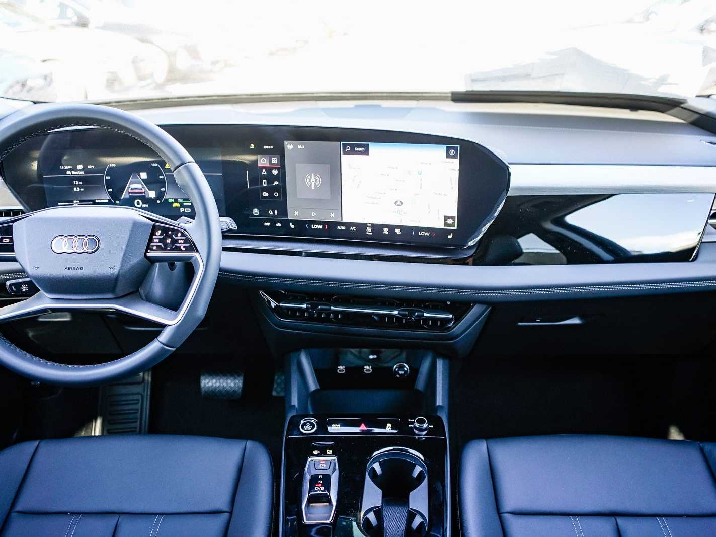 Thumbnail: 2025 Audi Q6 e-tron - 12