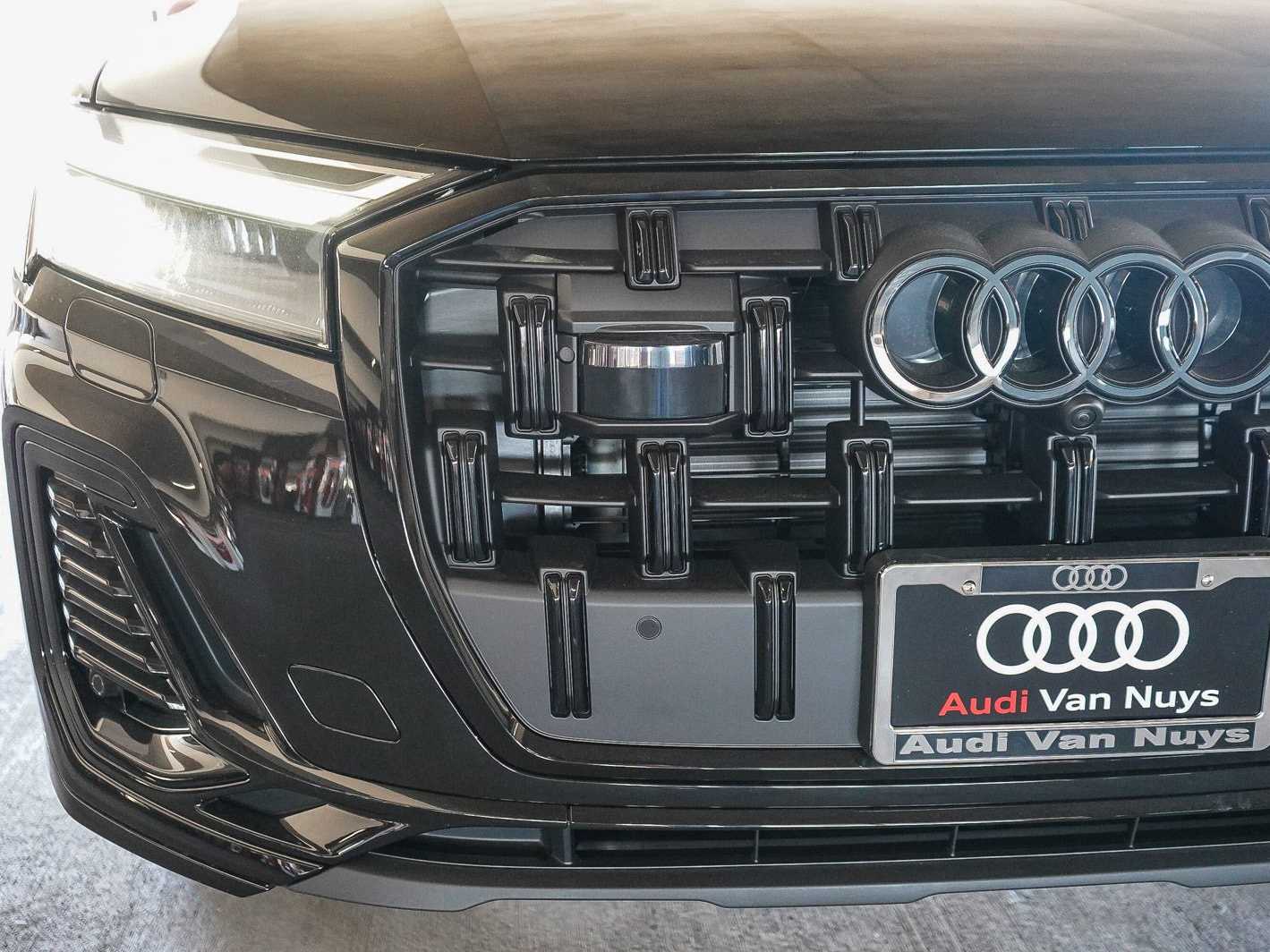 Thumbnail: 2026 Audi Q7 - 11