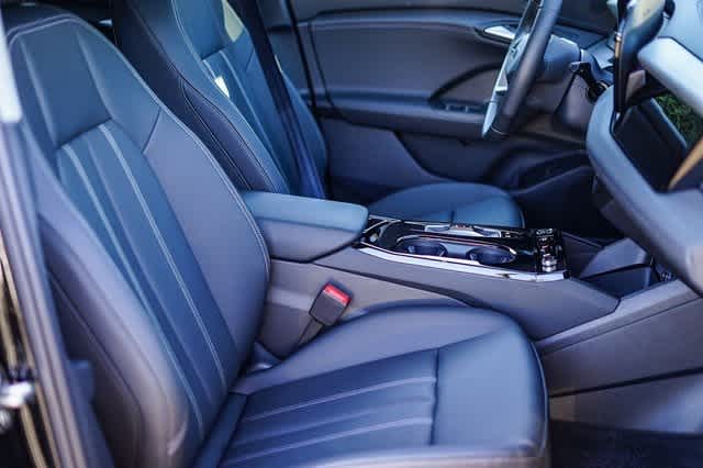 Thumbnail: 2025 Audi Q6 e-tron - 17