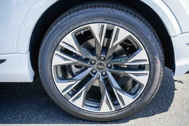 Thumbnail: 2025 Audi Q8 - 10