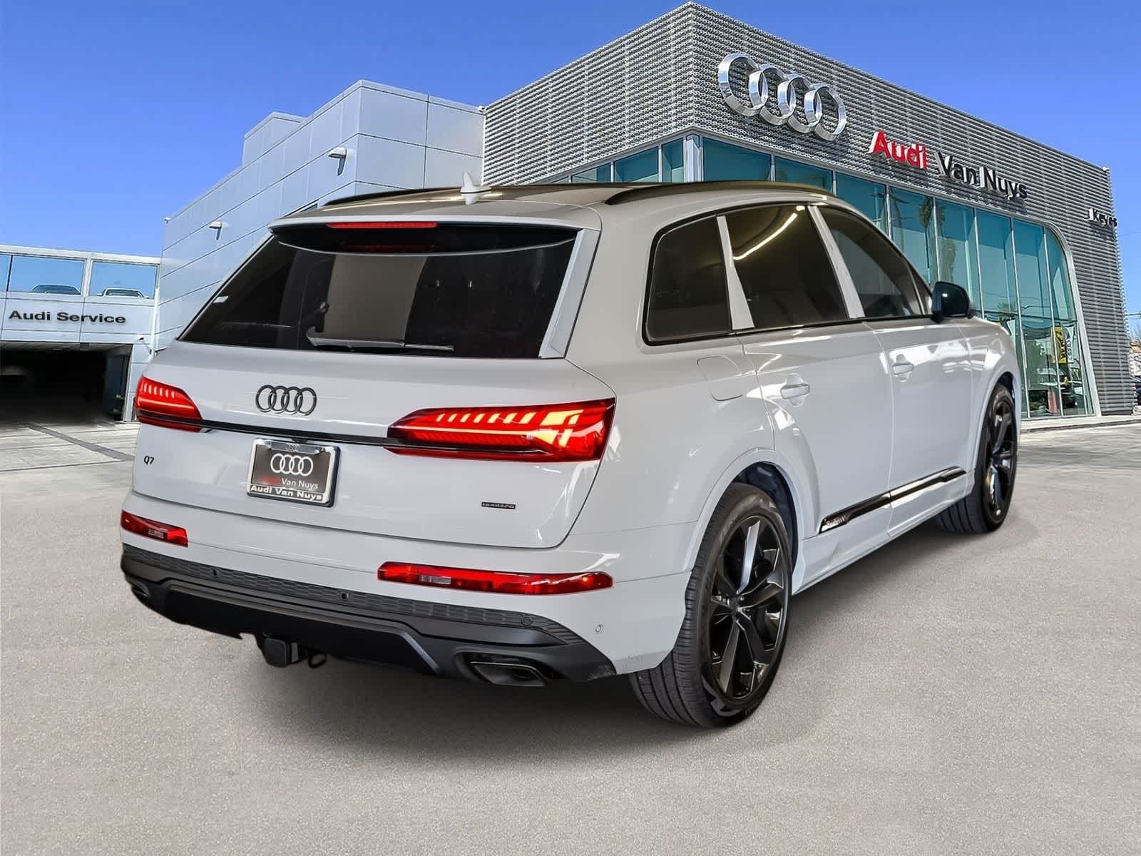 Thumbnail: 2026 Audi Q7 - 4