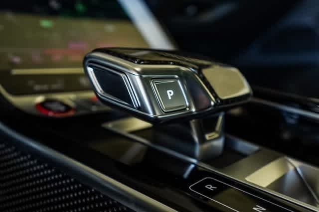 Thumbnail: 2025 Audi S8 - 25