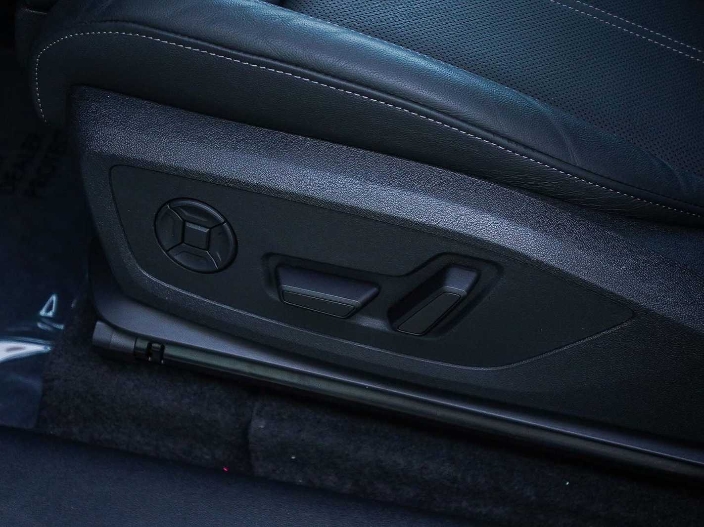 Thumbnail: 2025 Audi Q6 e-tron - 23