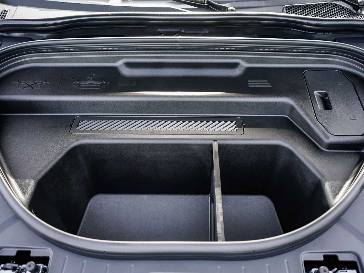 Thumbnail: 2025 Audi Q6 e-tron - 27