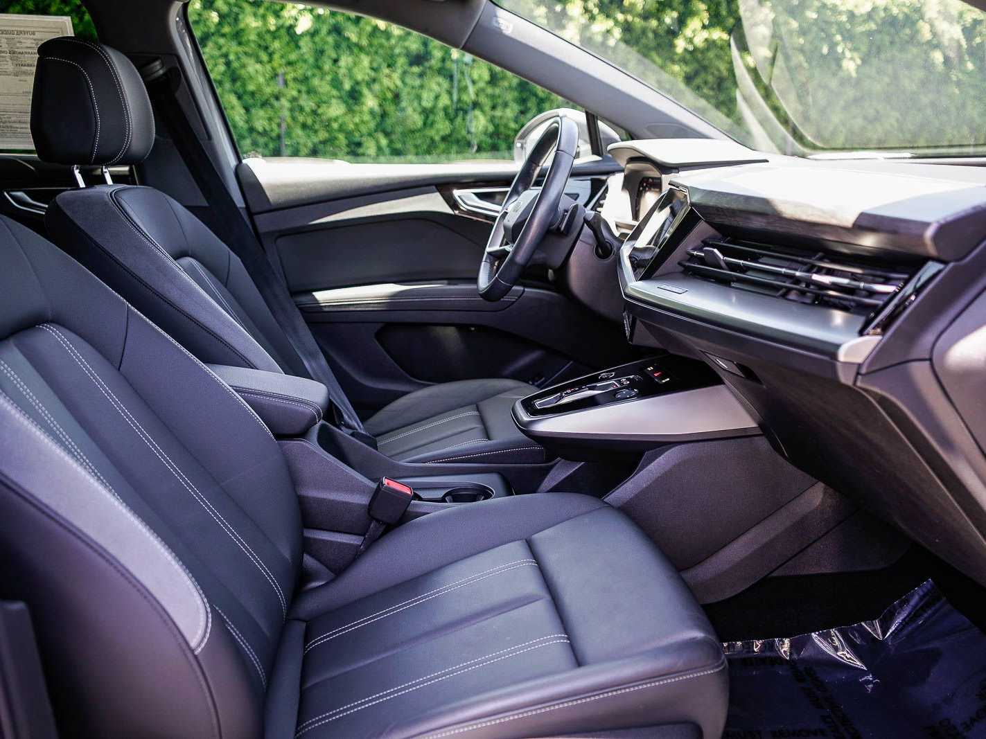 Thumbnail: 2023 Audi Q4 e-tron - 16