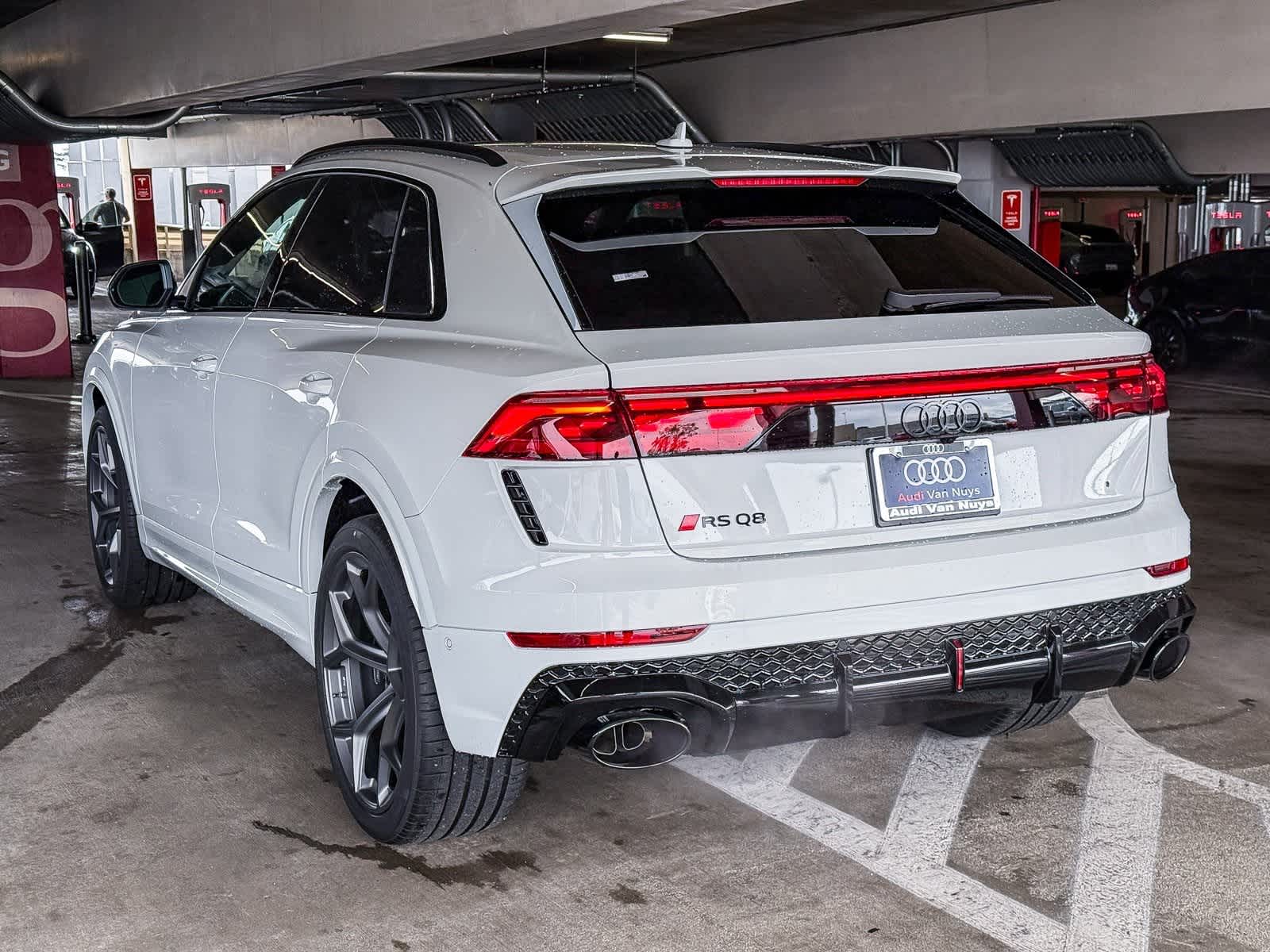 Thumbnail: 2026 Audi RS Q8 - 6