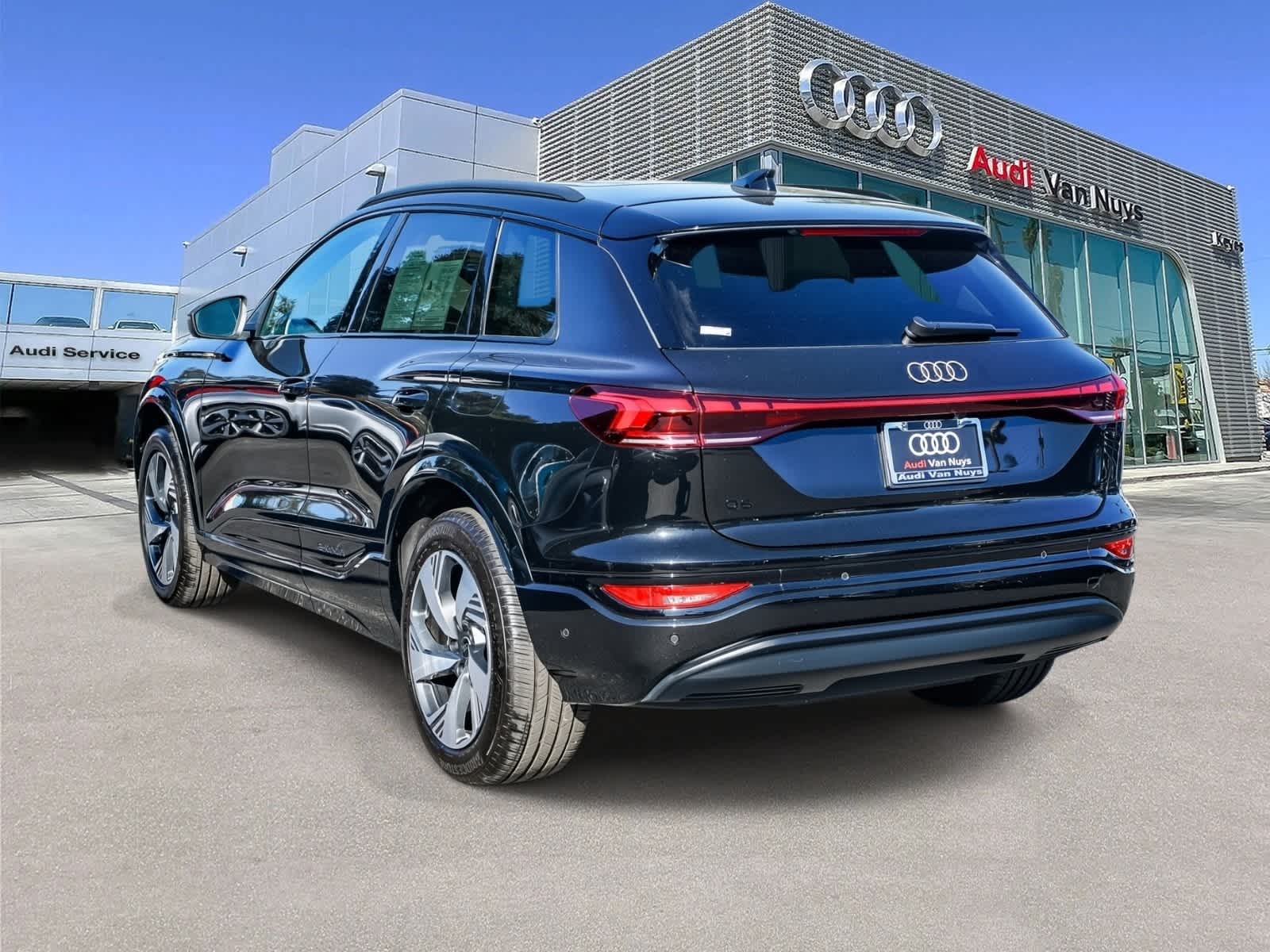 Thumbnail: 2025 Audi Q6 e-tron - 2