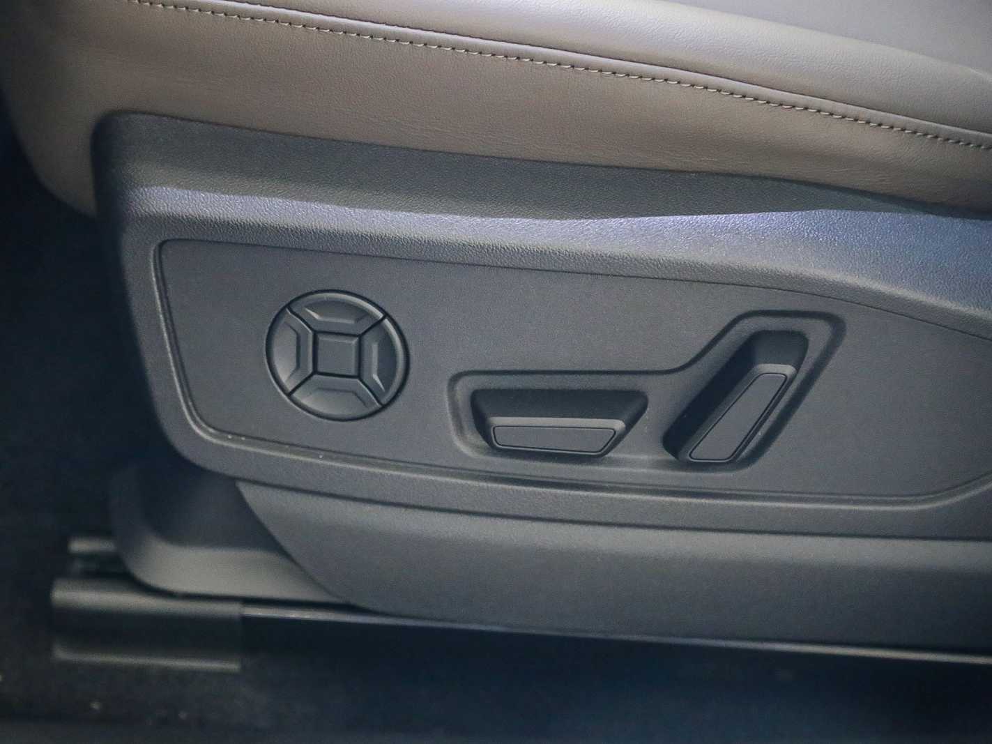 Thumbnail: 2025 Audi Q5 - 21