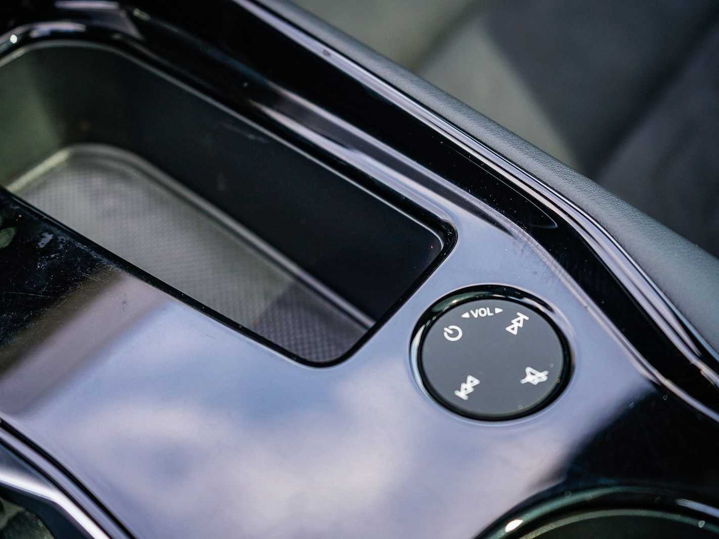 Thumbnail: 2022 Audi e-tron GT - 22