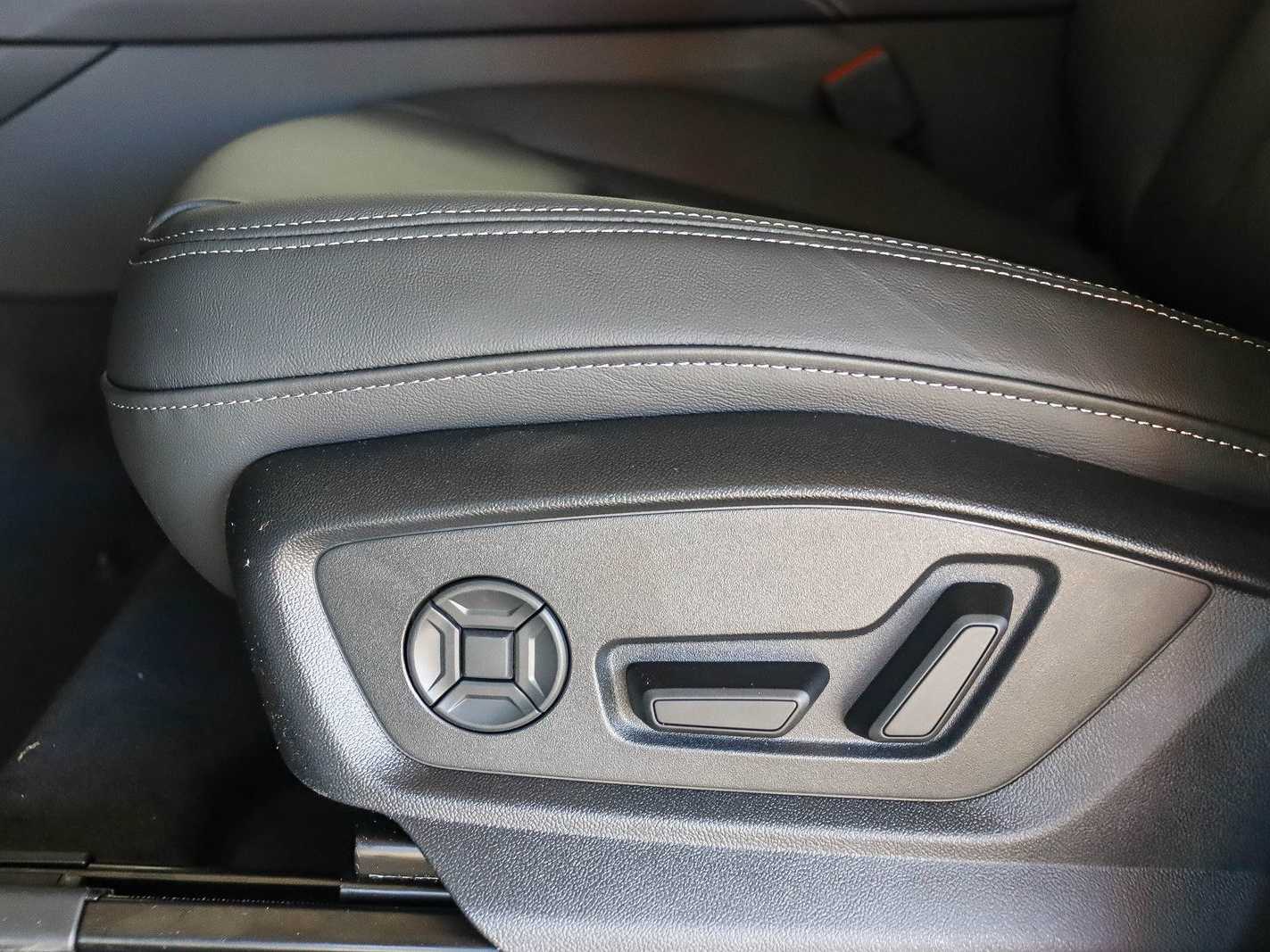 Thumbnail: 2026 Audi Q7 - 21