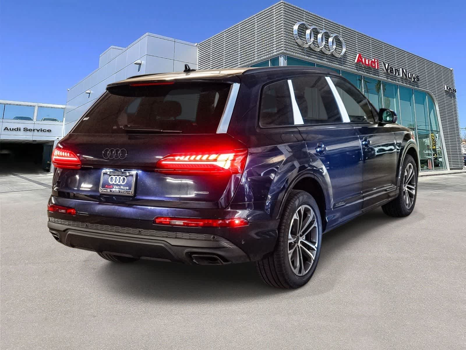 Thumbnail: 2026 Audi Q7 - 4
