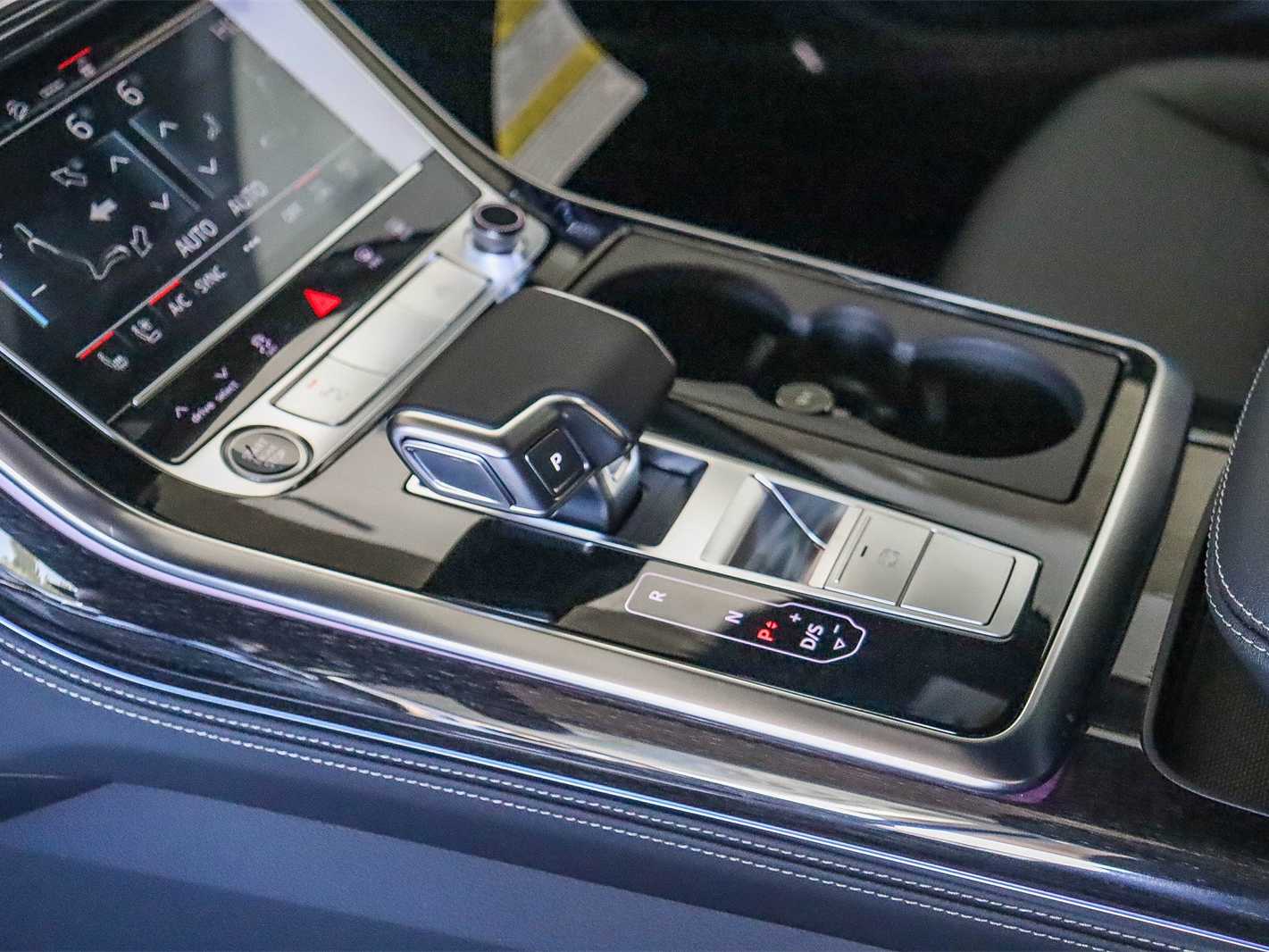 Thumbnail: 2026 Audi Q7 - 20