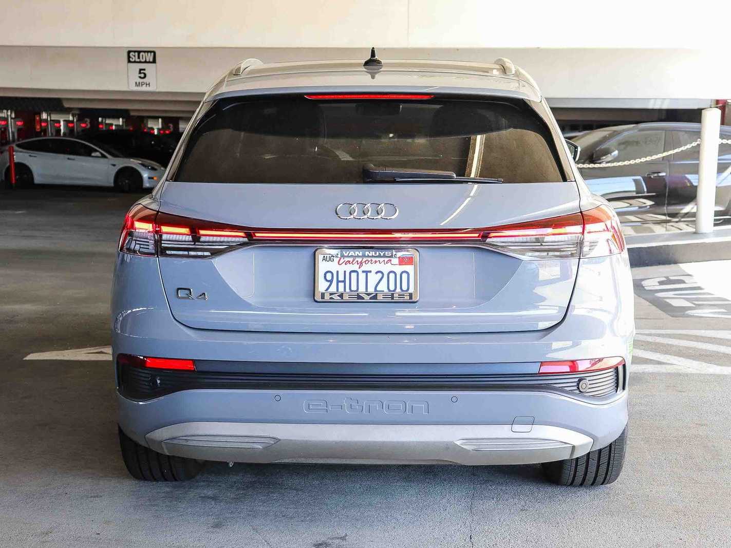 Thumbnail: 2023 Audi Q4 e-tron - 3