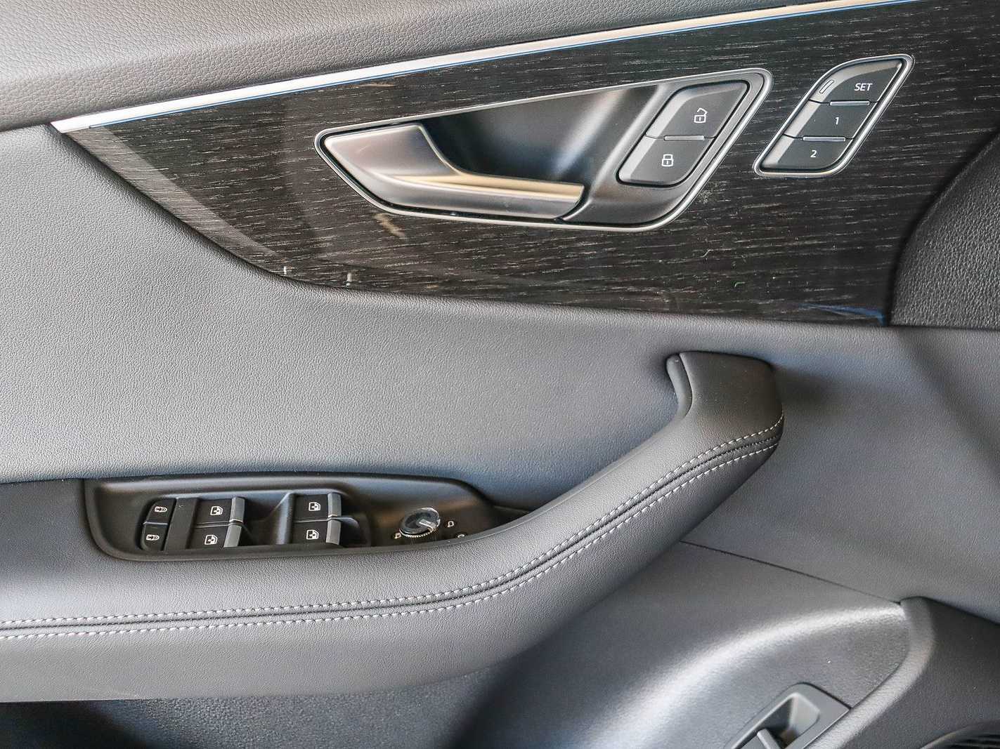 Thumbnail: 2026 Audi Q8 - 22