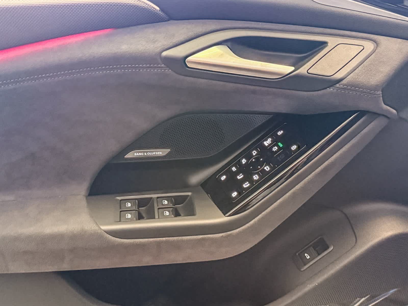 Thumbnail: 2025 Audi e-tron S - 22