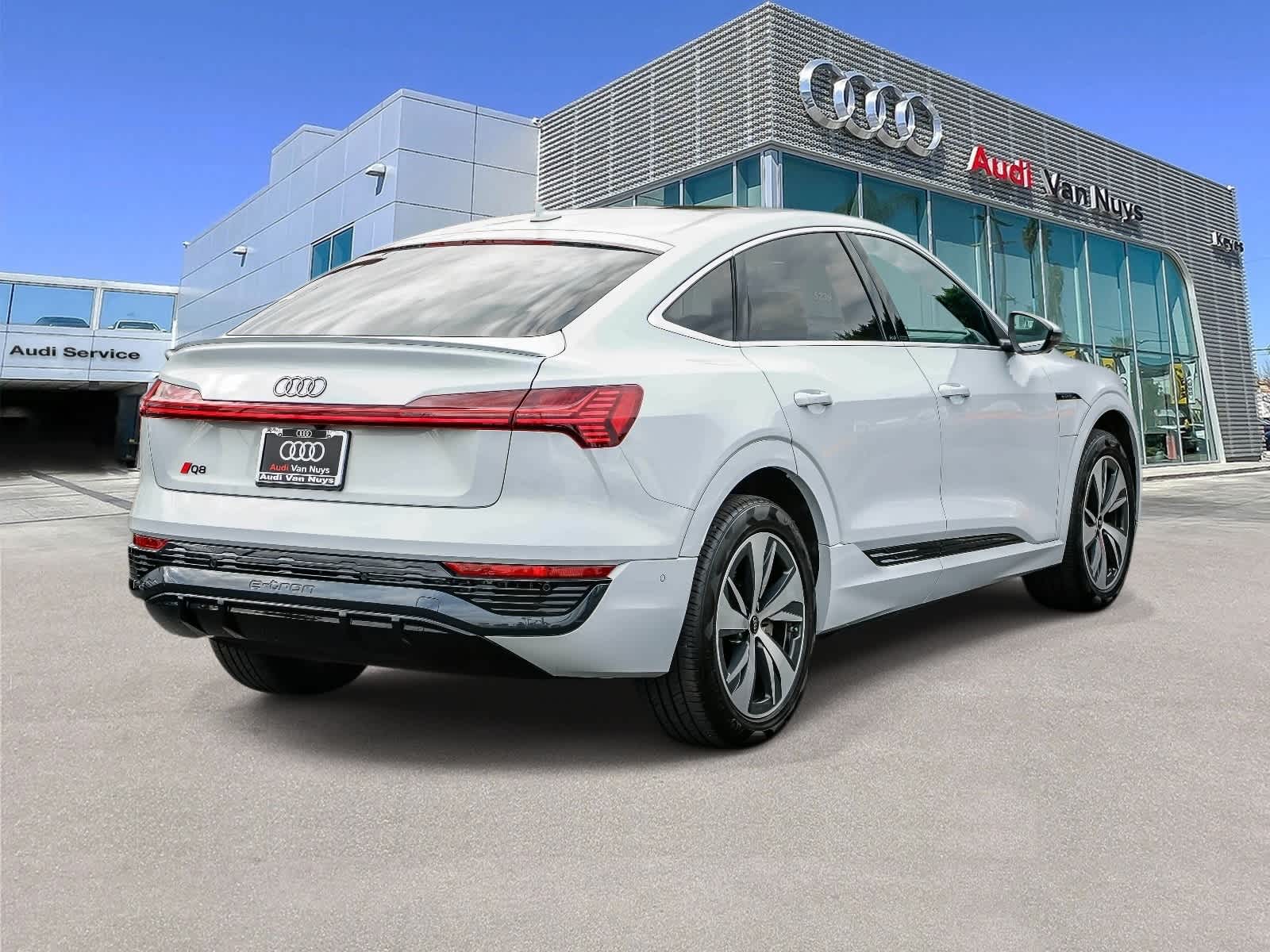 Thumbnail: 2024 Audi Q8 e-tron - 4