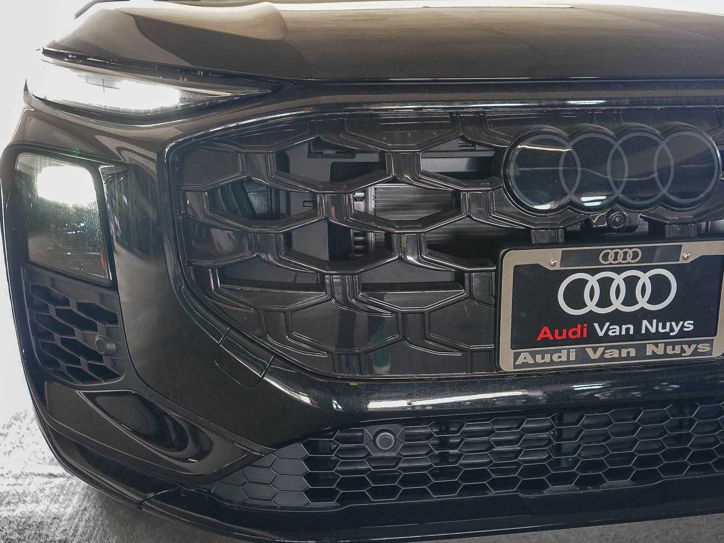 Thumbnail: 2026 Audi Q3 - 11