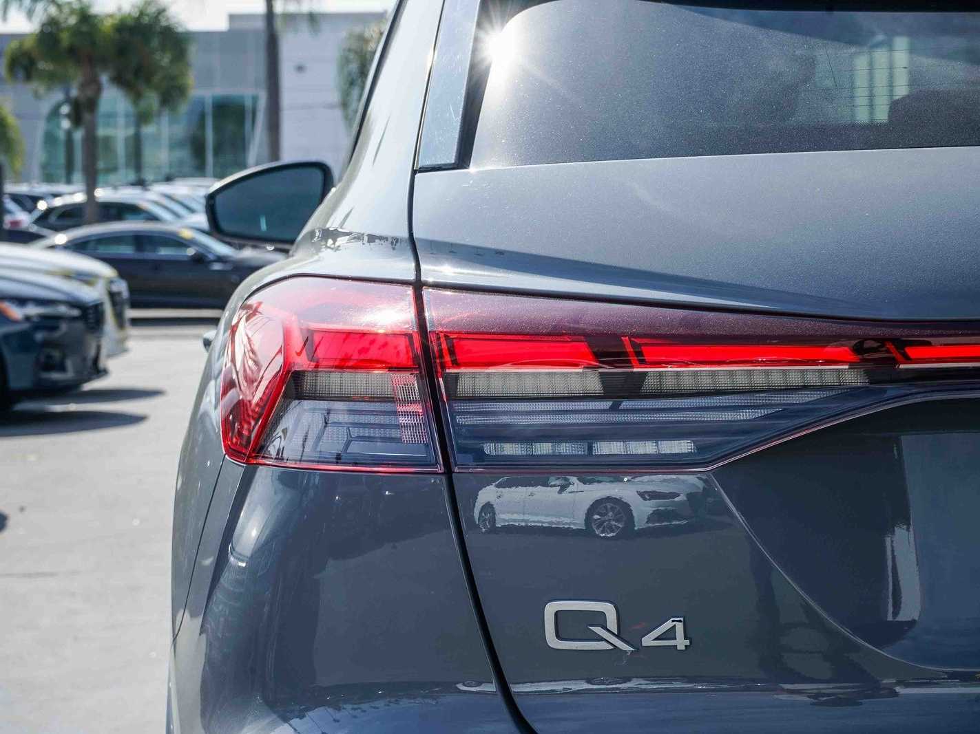 Thumbnail: 2023 Audi Q4 e-tron - 9