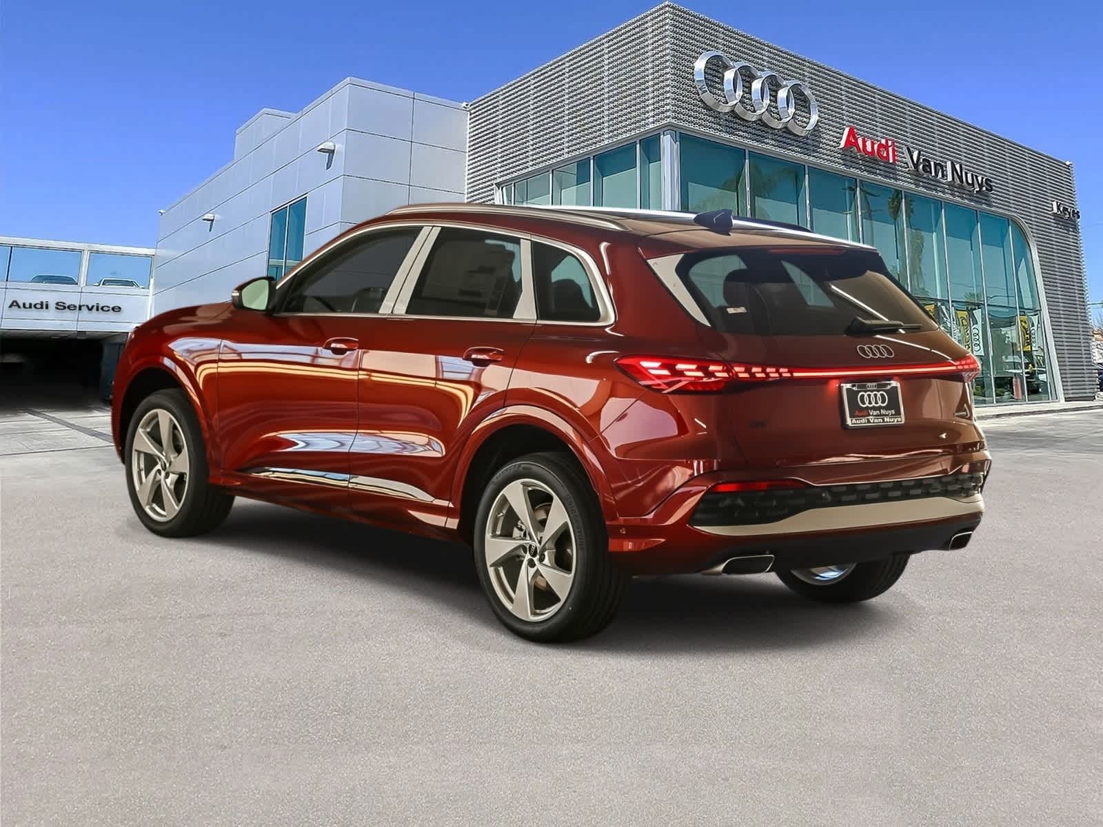 Thumbnail: 2025 Audi Q5 - 6