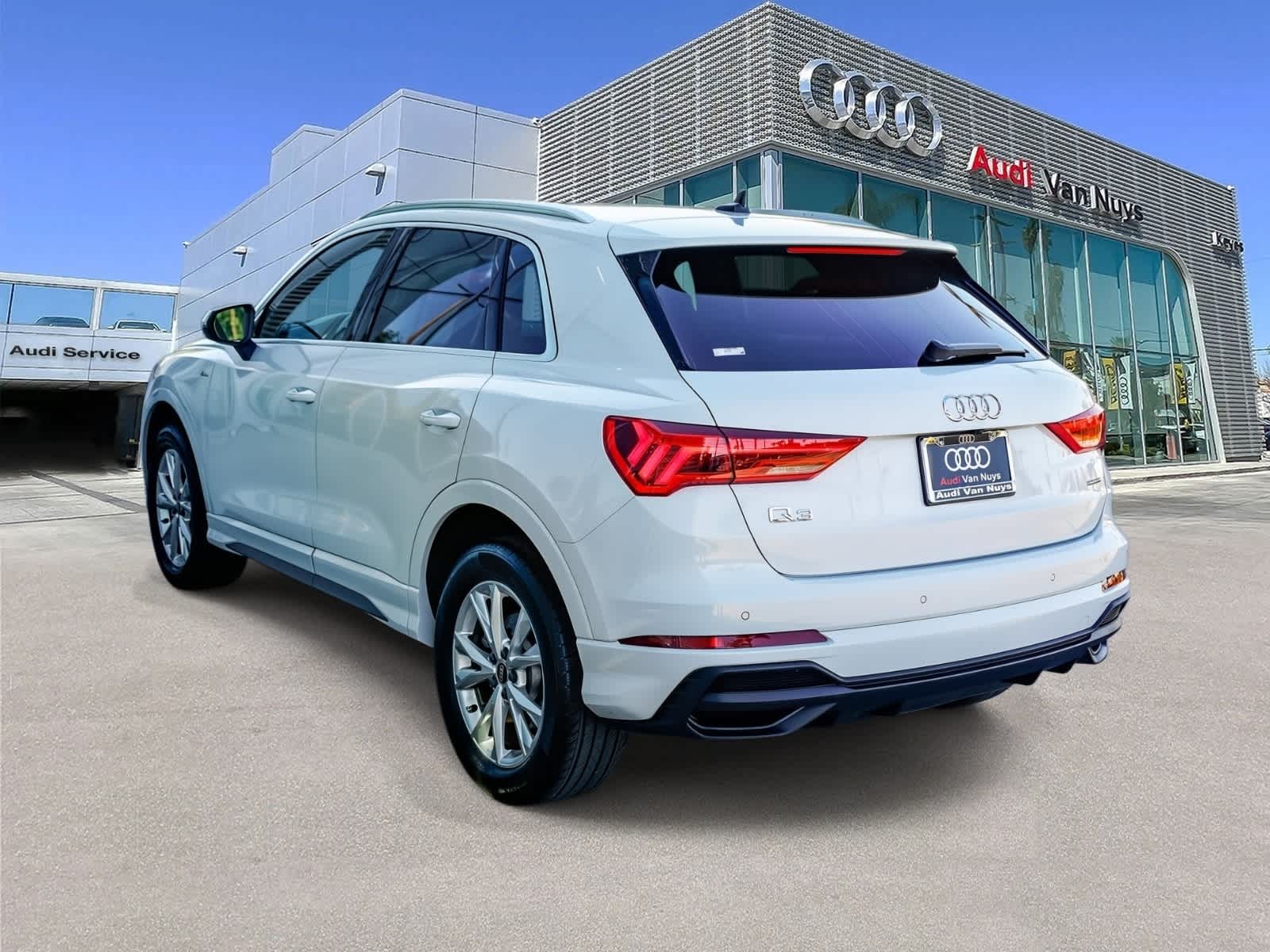 Thumbnail: 2023 Audi Q3 - 2