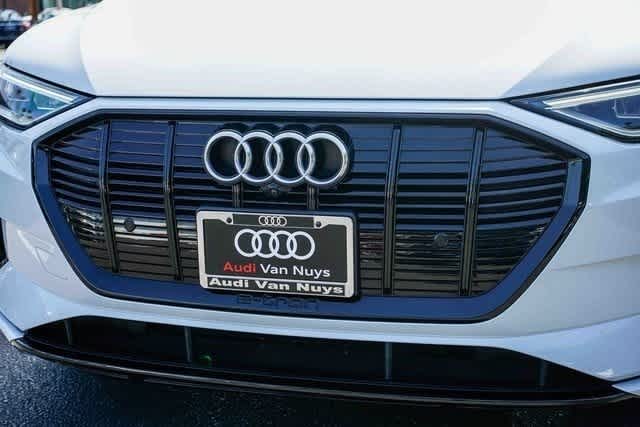 Thumbnail: 2022 Audi e-tron - 8