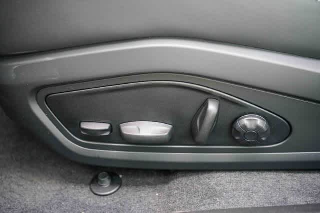 Thumbnail: 2025 Audi RS e-tron GT - 21