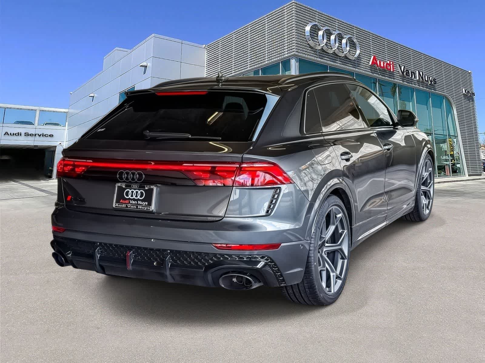 Thumbnail: 2026 Audi RS Q8 - 4