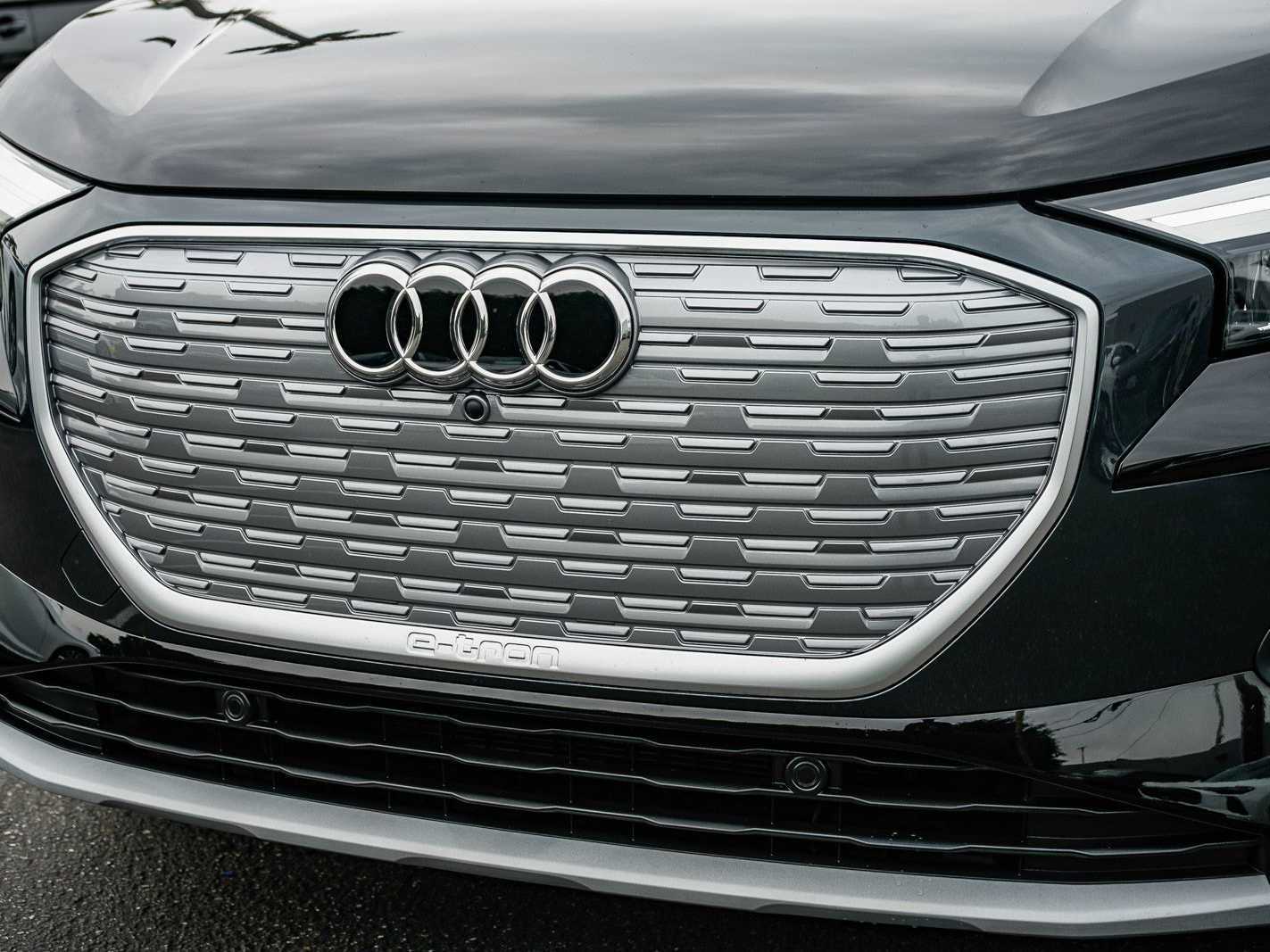 Thumbnail: 2023 Audi Q4 e-tron - 8