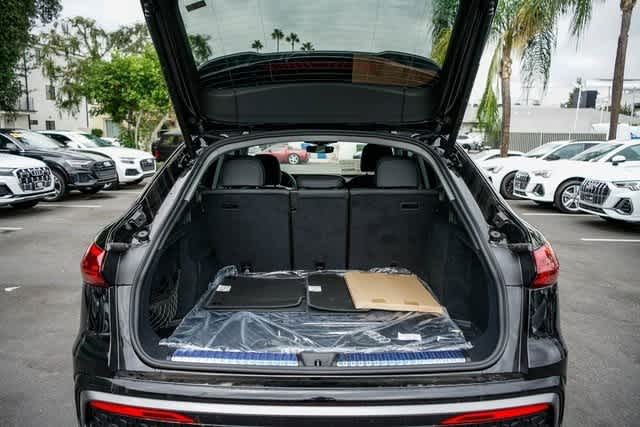 Thumbnail: 2025 Audi Q5 - 26