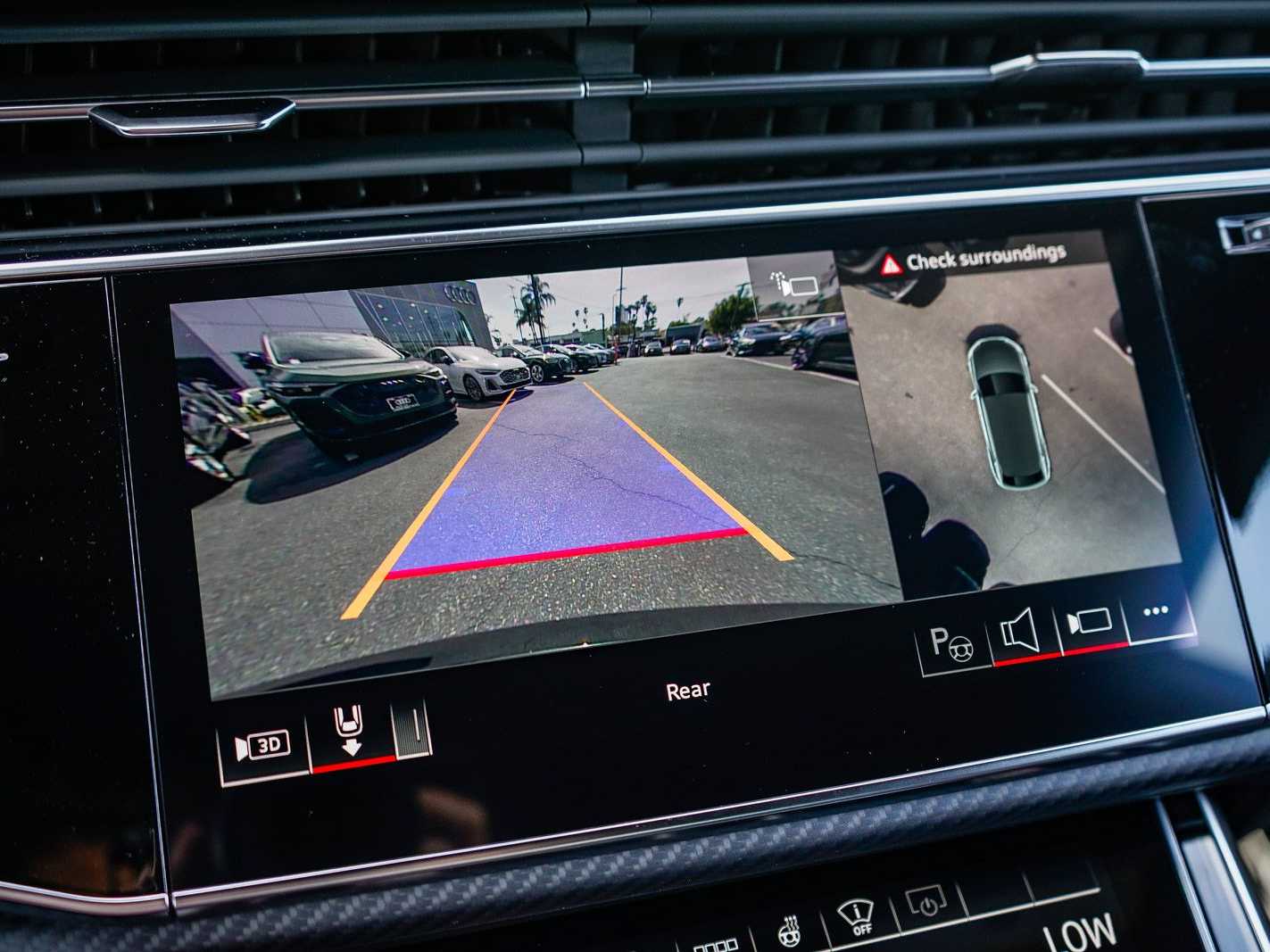 Thumbnail: 2026 Audi SQ8 - 23