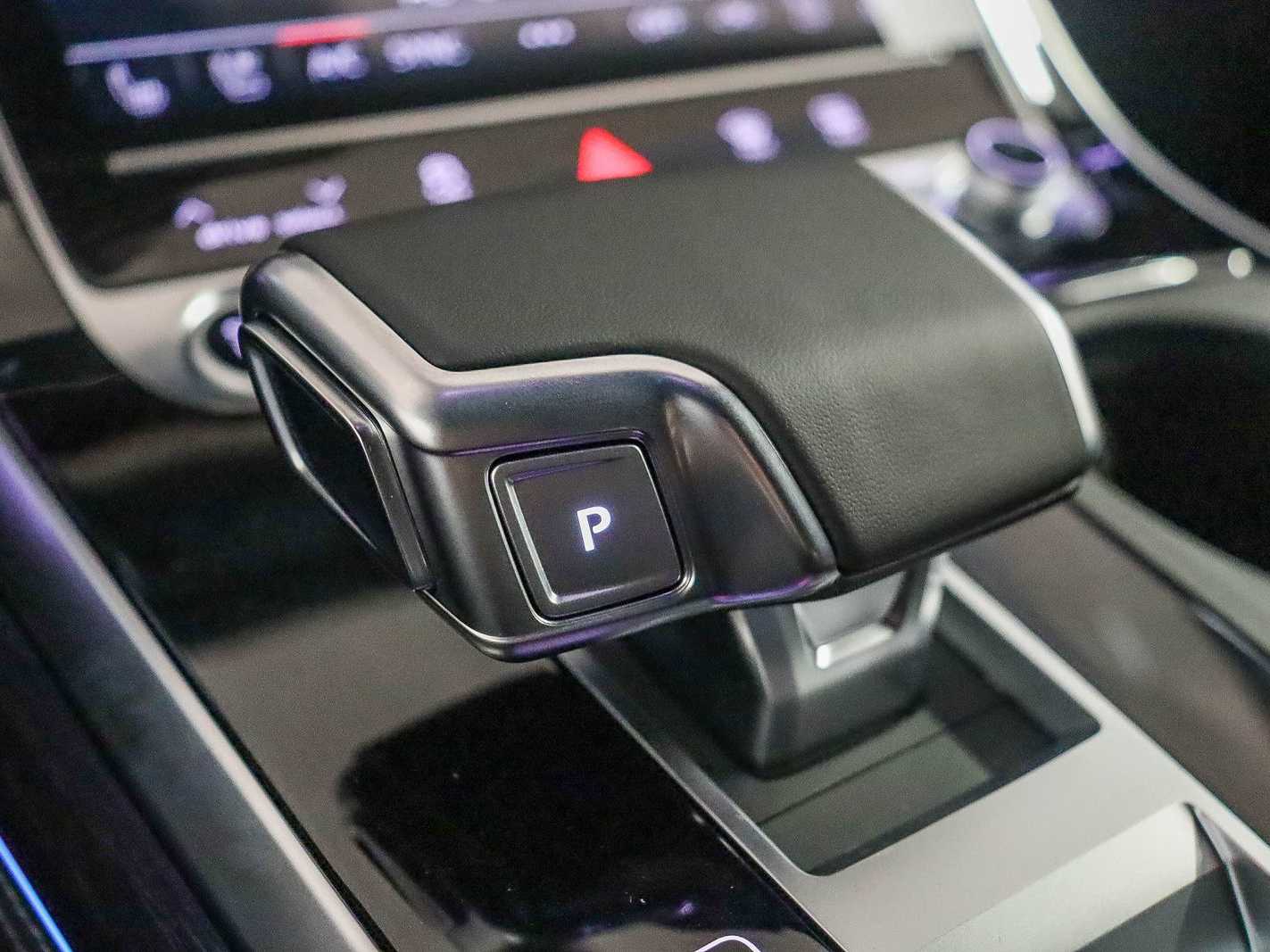 Thumbnail: 2026 Audi Q8 - 24