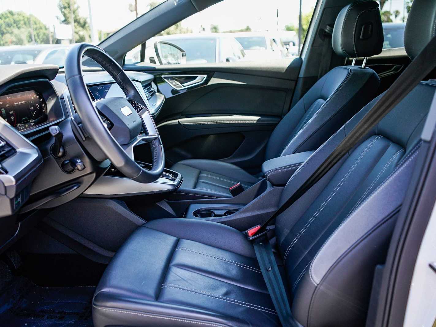 Thumbnail: 2023 Audi Q4 e-tron - 17