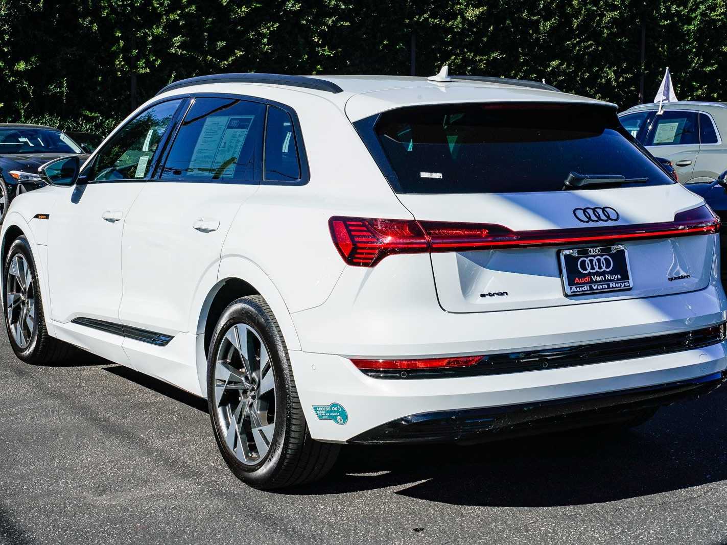 Thumbnail: 2023 Audi e-tron - 2