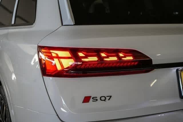 Thumbnail: 2025 Audi SQ7 - 10