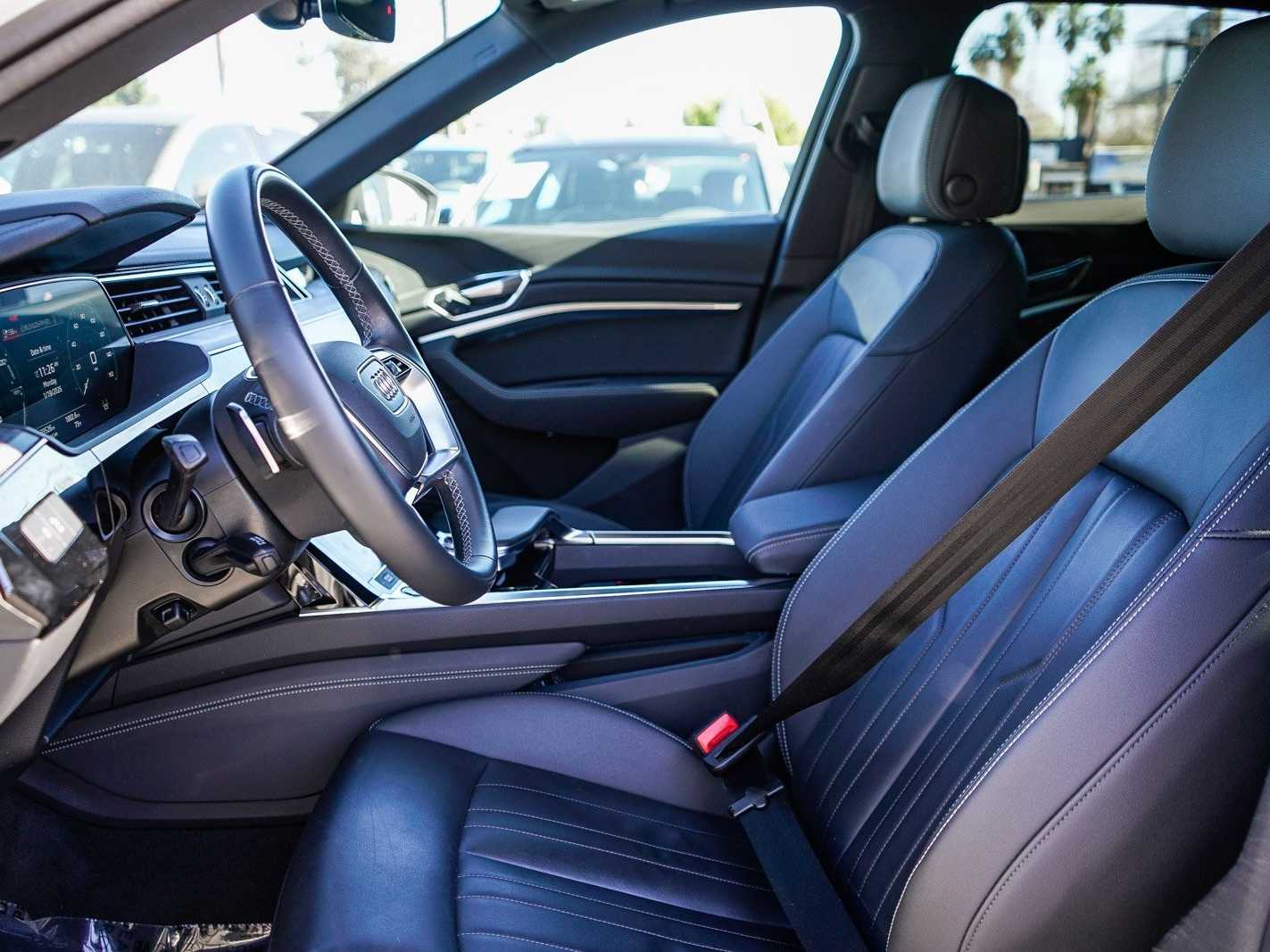 Thumbnail: 2023 Audi e-tron - 17