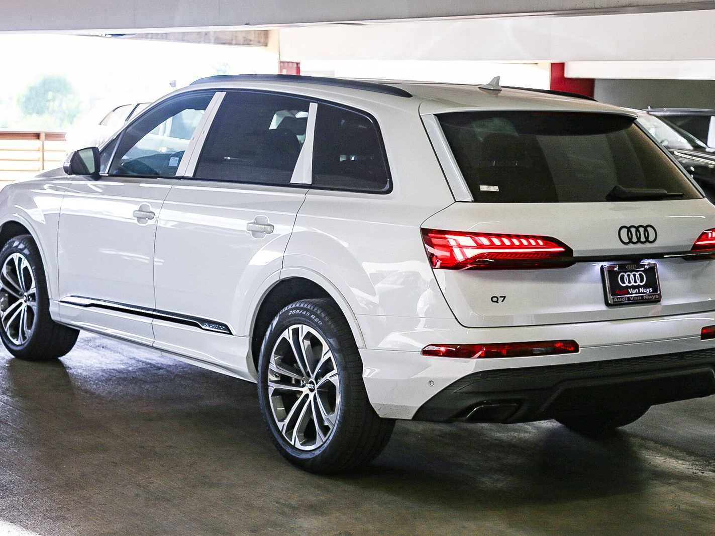 Thumbnail: 2026 Audi Q7 - 8